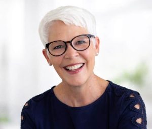 Headshot of LouAnne Metzger